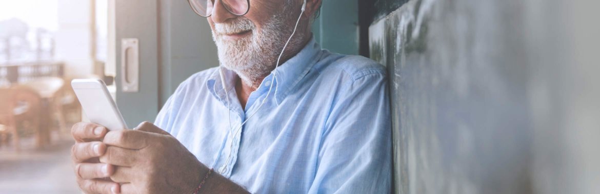 Older man reviews Medicare changes for 2022 on his smartphone.